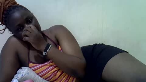 Snapshot of queen_leilla chatting on 15, 6, 2026 queen_leilla online show from 15, 6, 2026