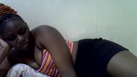 Snapshot of queen_leilla chatting on 16, 6, 2026 queen_leilla online show from 16, 6, 2026