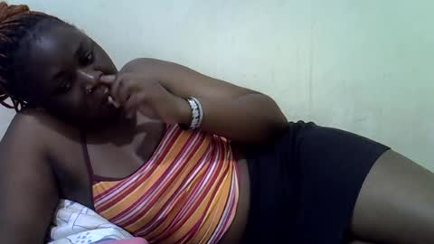 Snapshot of queen_leilla chatting on 17, 6, 2026 queen_leilla online show from 17, 6, 2026