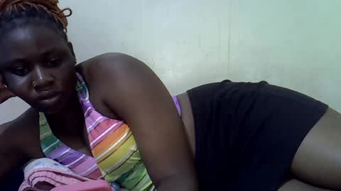 Snapshot of queen_leilla chatting on 17, 6, 2026 queen_leilla online show from 17, 6, 2026