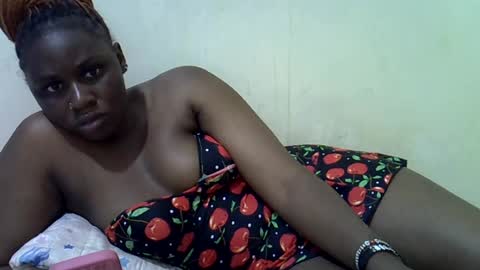 Snapshot of queen_leilla chatting on 22, 6, 2026 queen_leilla online show from 22, 6, 2026