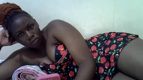Snapshot of queen_leilla chatting on 30, 6, 2026 queen_leilla online show from 30, 6, 2026