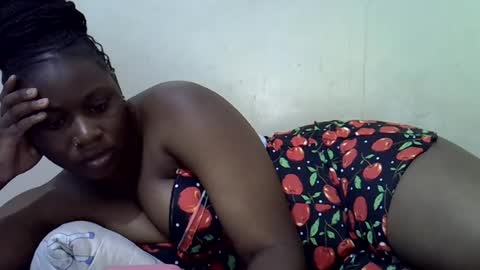 Snapshot of queen_leilla chatting on 15, 7, 2026 queen_leilla online show from 15, 7, 2026