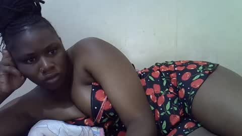 Snapshot of queen_leilla chatting on 17, 7, 2026 queen_leilla online show from 17, 7, 2026