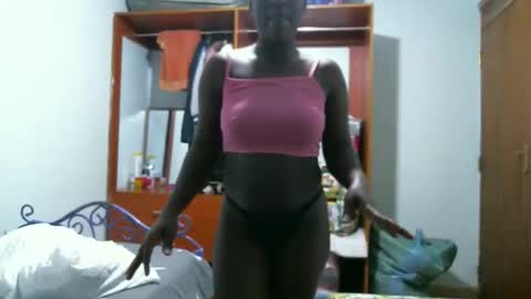 Snapshot of queen_mah chatting on 3, 6, 2026 Queen online show from 3, 6, 2026