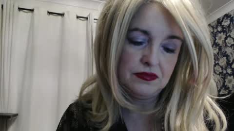 Snapshot of queen_of_the_deck chatting on 17, 6, 2026 Topaz blue dreamo989n999 online show from 17, 6, 2026
