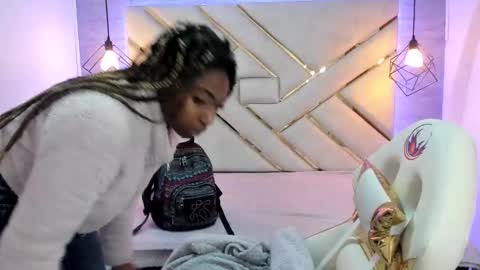 Snapshot of queen_perla_ chatting on 7, 1, 2025 online show from 7, 1, 2025