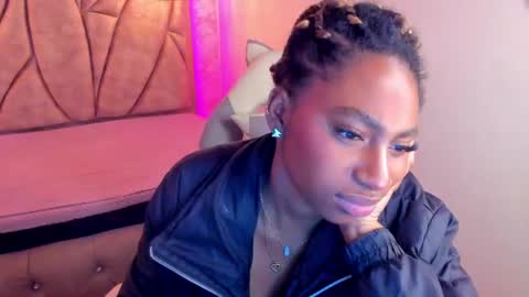 Snapshot of queen_perla_ chatting on 8, 1, 2025 online show from 8, 1, 2025