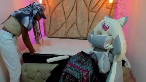 Snapshot of queen_perla_ chatting on 10, 1, 2025 online show from 10, 1, 2025