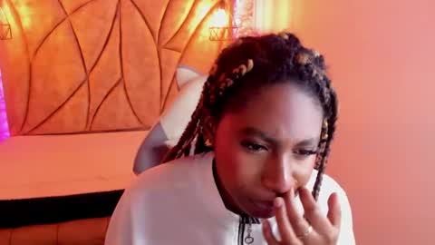 Snapshot of queen_perla_ chatting on 12, 1, 2025 online show from 12, 1, 2025