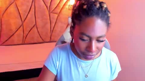 Snapshot of queen_perla_ chatting on 16, 1, 2025 online show from 16, 1, 2025