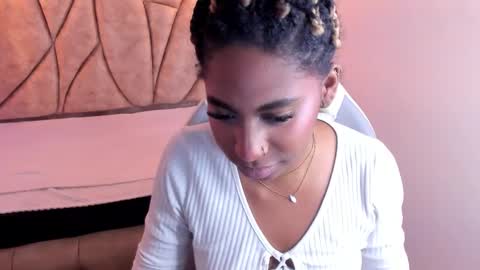 Snapshot of queen_perla_ chatting on 18, 1, 2025 online show from 18, 1, 2025