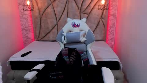 Snapshot of queen_perla_ chatting on 1, 2, 2025 online show from 1, 2, 2025