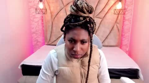 Snapshot of queen_perla_ chatting on 2, 2, 2025 online show from 2, 2, 2025