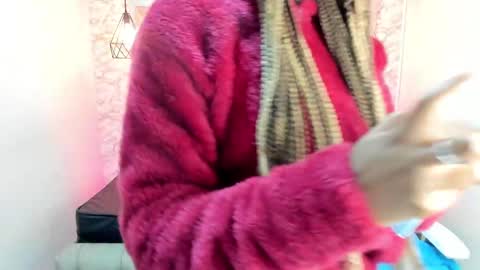 Snapshot of queen_perla_ chatting on 21, 2, 2025 online show from 21, 2, 2025