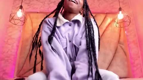 Snapshot of queen_perla_ chatting on 4, 3, 2025 online show from 4, 3, 2025