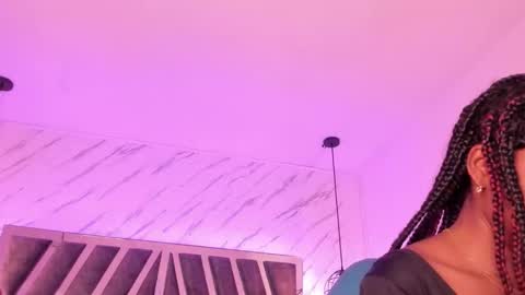 Snapshot of queen_perla_ chatting on 12, 9, 2025 online show from 12, 9, 2025