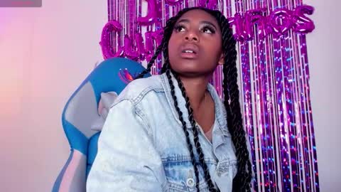 Snapshot of queen_perla_ chatting on 19, 10, 2025 online show from 19, 10, 2025