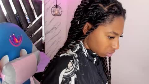 Snapshot of queen_perla_ chatting on 25, 10, 2025 online show from 25, 10, 2025