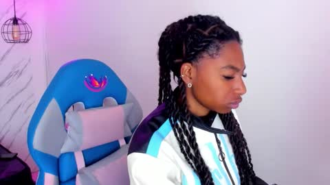 Snapshot of queen_perla_ chatting on 3, 11, 2025 online show from 3, 11, 2025