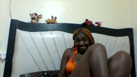 Snapshot of queen_wow2 chatting on 16, 9, 2025 queen online show from 16, 9, 2025