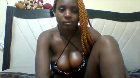 Snapshot of queen_wow2 chatting on 23, 9, 2025 queen online show from 23, 9, 2025