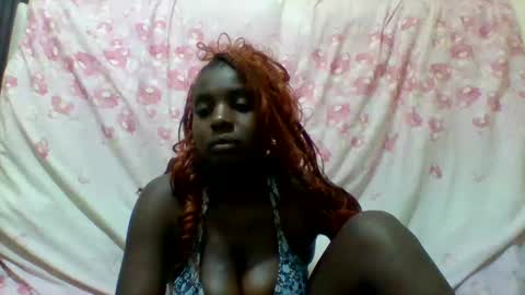 Snapshot of queen_wow2 chatting on 15, 10, 2025 queen online show from 15, 10, 2025