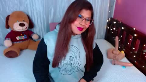 Queenamazon  online show from 15, 9, 2025