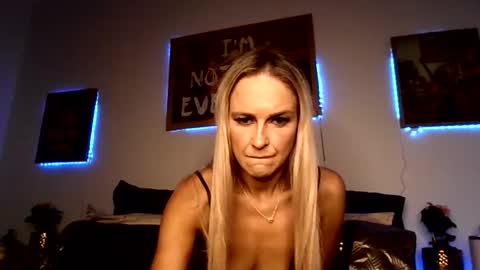 queenb6969694u online show from 10, 3, 2026