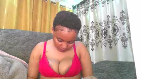 Snapshot of queenbeiby05 chatting on 29, 5, 2026 queen online show from 29, 5, 2026