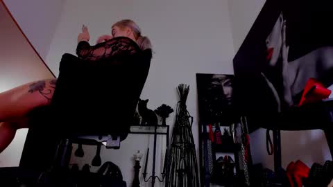 Misscatsnow online show from 5, 2, 2026