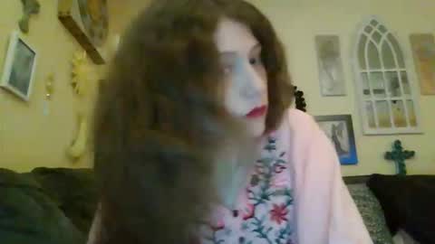 queencrimsonlvx online show from 20, 4, 2026