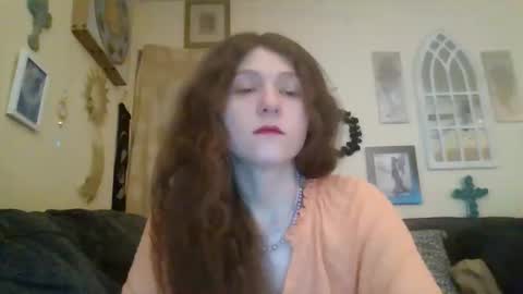 queencrimsonlvx online show from 24, 4, 2026