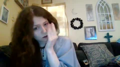 queencrimsonlvx online show from 2, 6, 2026