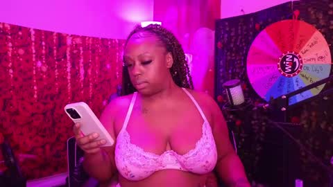 Snapshot of queencroze chatting on 4, 5, 2026 Queen Cherise Roze online show from 4, 5, 2026