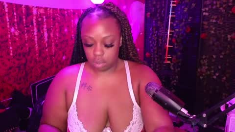 Snapshot of queencroze chatting on 27, 5, 2026 Queen Cherise Roze online show from 27, 5, 2026