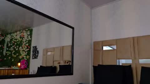 QUEENJEENN online show from 1, 10, 2025