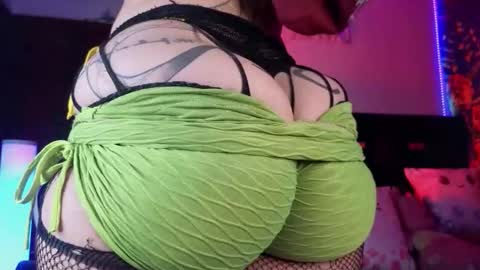 Snapshot of queenlamia chatting on 17, 1, 2026 Taurus online show from 17, 1, 2026