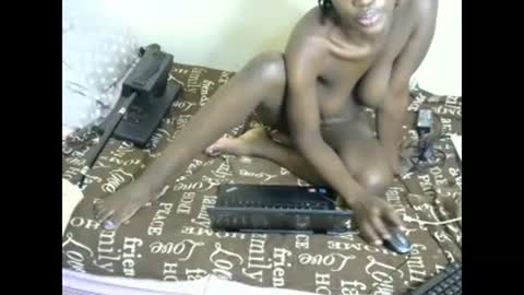 Snapshot of queenmojo_1_1 chatting on 18, 2, 2025 melly online show from 18, 2, 2025