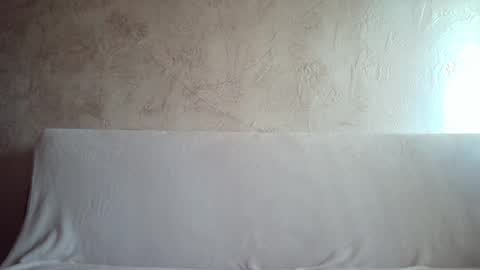 QueenOfModels online show from 1, 2, 2025