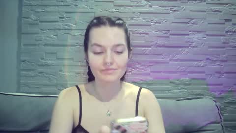 QueenOfModels online show from 10, 1, 2026