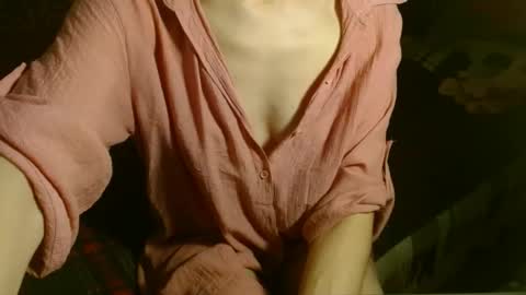 queenoftenderness online show from 9, 3, 2025