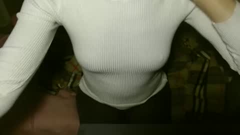 queenoftenderness online show from 8, 10, 2025