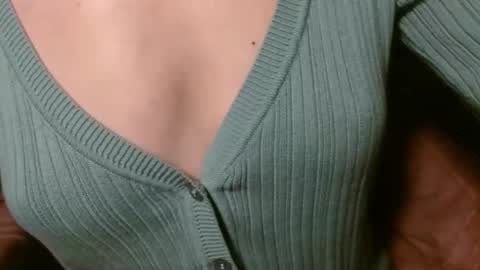 queenoftenderness online show from 16, 4, 2026