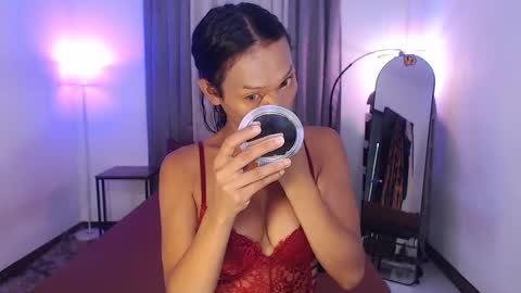 Snapshot of queenvalentinats chatting on 3, 12, 2024 ValentinaMoone online show from 3, 12, 2024