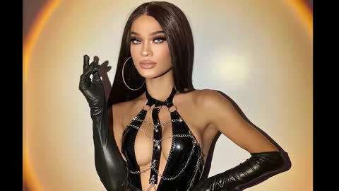 Snapshot of queenvalentinats chatting on 28, 12, 2024 ValentinaMoone online show from 28, 12, 2024