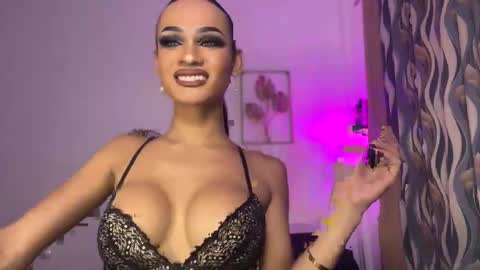 Snapshot of queenvalentinats chatting on 27, 9, 2025 ValentinaMoone online show from 27, 9, 2025