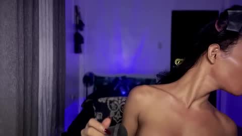 Snapshot of queenvalentinats chatting on 17, 10, 2025 ValentinaMoone online show from 17, 10, 2025