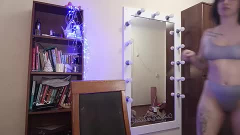 quiet_smile online show from 24, 3, 2026