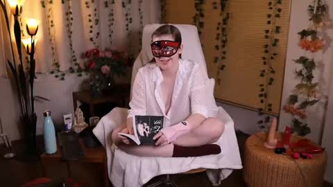 QuinnMonroe online show from 25, 2, 2025